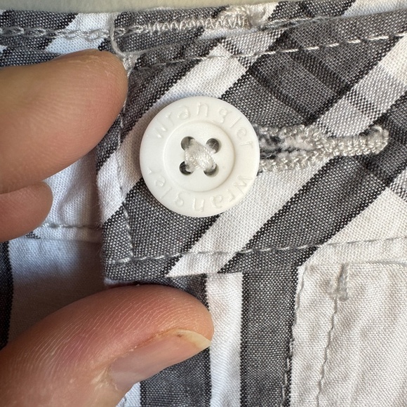 Wrangler Men's 42‎ Lightweight Plaid Cargo Walking Shorts White/Gray Outdoor - Picture 3 of 12